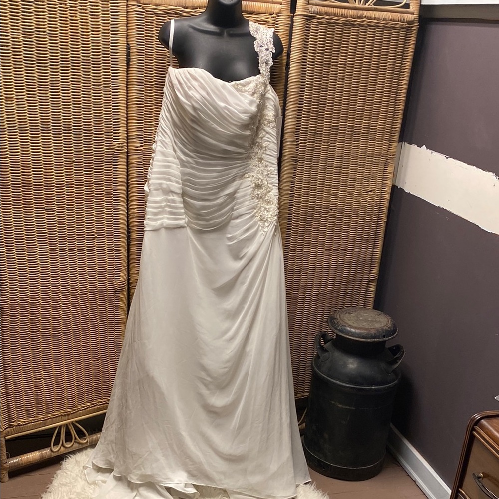 Elegant White One-Shoulder Gown